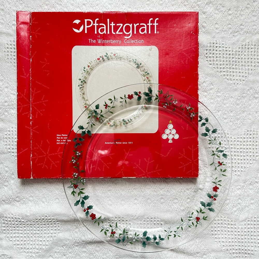 Pfaltzgraff Winterberry Collection Glass Platter.
